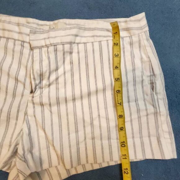 Joie white and Grey shorts Women's Size 12 - Picture 4 of 7
